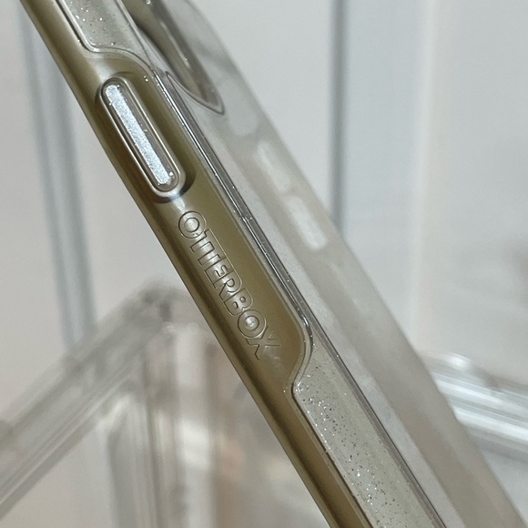 OtterBox Symmetry Series Clear, Stardust Clear Glitter iPhone 11 case - Picture 3 of 3